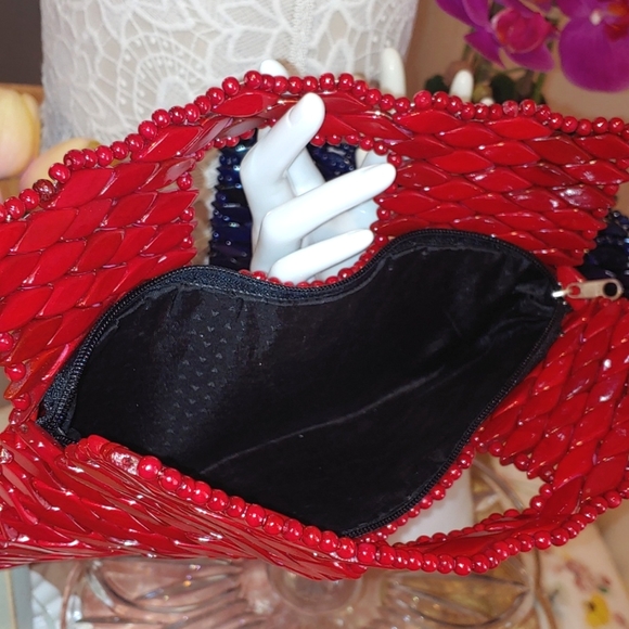 Pair of Handmade Wood bead clutch bags red and blue - Picture 12 of 16